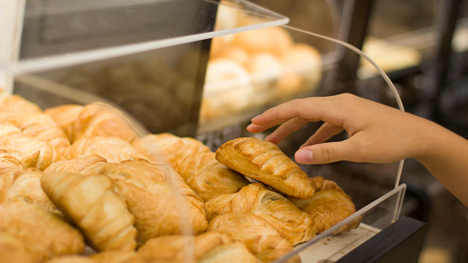 Lidl's Chelsea Store Is Open on Eighth Avenue, With a 49-Cent Croissant